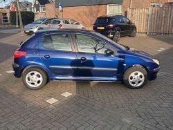Blauw Gebruikt 2002 Peugeot 206 Hatchback | € 950 (Eerlijke prijs)