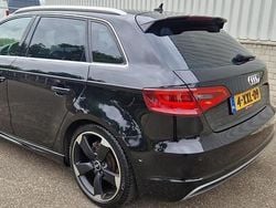 Zwart Gebruikt 2014 Audi A3 Sportback g-tron Ambition Sedan | € 7.850 (Eerlijke prijs)
