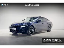 Tansanitblau metallic (donker blauw metallic) Gebruikt 2024 BMW i4 Comfort Edition Sedan | € 47.895 (Eerlijke prijs)