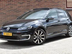 Zwart, metallic lak Gebruikt 2016 VW Golf VII GTE Hatchback | € 10.949 (Goede deal)