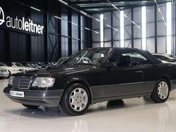 Zwart Gebruikt 1996 Mercedes E220 Cabriolet | € 39.500