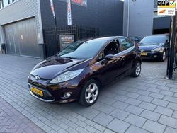 Rood, metallic lak Gebruikt 2009 Ford Fiesta Trend Hatchback | € 4.499 (Eerlijke prijs)
