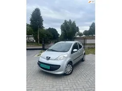 Grijs, metallic lak Gebruikt 2006 Peugeot 107 Hatchback | € 2.295 (Iets duurder)