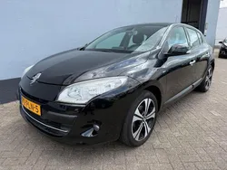 Zwart, metallic lak Gebruikt 2011 Renault Mégane III Bose Edition Hatchback | € 5.450 (Eerlijke prijs)