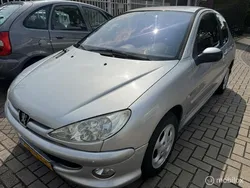 Grijs Gebruikt 2003 Peugeot 206 Quiksilver Hatchback | € 1.450 (Eerlijke prijs)