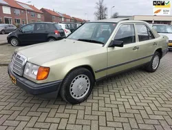 Groen Gebruikt 1986 Mercedes E230 Sedan | € 3.950