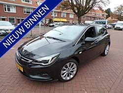 Zwart Gebruikt 2016 Opel Astra Edition Hatchback | € 9.944 (Goede deal)