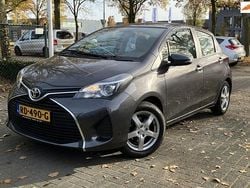 Grijs Gebruikt 2015 Toyota Yaris Style Hatchback | € 11.950 (Eerlijke prijs)
