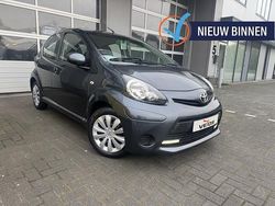 Grijs Gebruikt 2014 Toyota Aygo Hatchback | € 4.444 (Iets duurder)