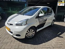 Wit Gebruikt 2010 Toyota Aygo X-cite Hatchback | € 4.450 (Eerlijke prijs)