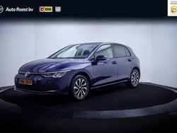 Blauw Gebruikt 2022 VW Golf VIII Business Hatchback | € 25.750 (Eerlijke prijs)