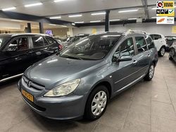 Grijs (metallic) Gebruikt 2005 Peugeot 307 Premium Stationwagen | € 995 (Goede deal)