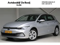 Grijs Gebruikt 2021 VW Golf VIII Life Hatchback | € 21.950 (Eerlijke prijs)