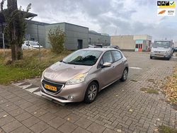 Grijs Gebruikt 2012 Peugeot 208 Active Hatchback | € 2.550 (Super prijs)