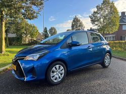 Blauw Gebruikt 2016 Toyota Yaris Hybrid Hatchback | € 15.950 (Eerlijke prijs)
