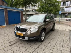 Bruin, metallic lak Gebruikt 2010 Skoda Yeti Ambition SUV | € 3.450 (Goede deal)