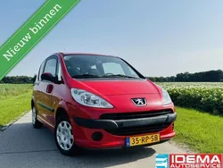 Rood Gebruikt 2005 Peugeot 1007 Hatchback | € 2.950 (Iets duurder)