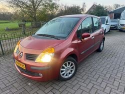 Rood (metallic) Gebruikt 2005 Renault Modus MPV | € 2.999 (Eerlijke prijs)