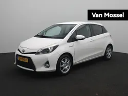 Wit Gebruikt 2013 Toyota Yaris Hybrid Hatchback | € 10.400 (Eerlijke prijs)