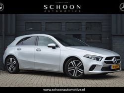 Grijs, metallic lak Gebruikt 2022 Mercedes A180 Luxury Hatchback | € 30.950 (Eerlijke prijs)