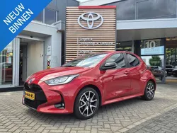 Rood Gebruikt 2021 Toyota Yaris Hybrid Executive Hatchback | € 22.400 (Eerlijke prijs)