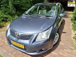 Blauw, metallic lak Gebruikt 2009 Toyota Avensis Executive Stationwagen | € 6.945 (Eerlijke prijs)