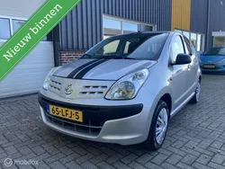 Grijs, metallic lak Gebruikt 2010 Nissan Pixo Visia Hatchback | € 2.649 (Eerlijke prijs)