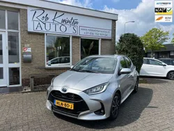 Grijs, metallic lak Gebruikt 2023 Toyota Yaris Hybrid Business Edition Hatchback | € 22.950 (Eerlijke prijs)
