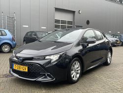 Zwart Gebruikt 2023 Toyota Corolla Hybrid Active Hatchback | € 27.249 (Eerlijke prijs)