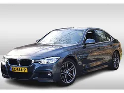 Grijs, metallic lak Gebruikt 2016 BMW 330 Executive Sedan | € 16.745 (Goede deal)