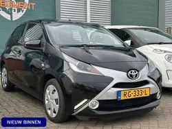 Zwart Gebruikt 2017 Toyota Aygo X-play Hatchback | € 8.499 (Eerlijke prijs)