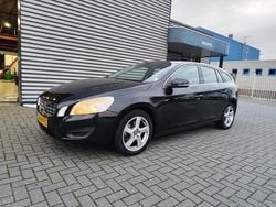 Zwart Gebruikt 2011 Volvo V60 Momentum Stationwagen | € 5.250 (Goede deal)