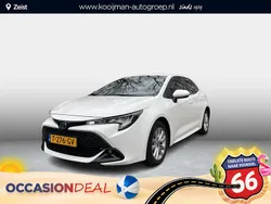 Pure white (licht wit) Gebruikt 2023 Toyota Corolla Hybrid Active Hatchback | € 25.950 (Super prijs)