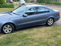 Blauw Gebruikt 2005 Mercedes E350 Avantgarde Sedan | € 7.000 (Eerlijke prijs)