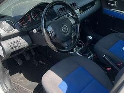 Zilver Gebruikt 2004 Mazda 2 Touring Hatchback | € 1.650 (Eerlijke prijs)