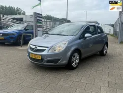 Grijs Gebruikt 2009 Opel Corsa Edition Hatchback | € 2.349 (Eerlijke prijs)
