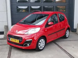 Rood Gebruikt 2012 Peugeot 107 Active Hatchback | € 4.750 (Eerlijke prijs)