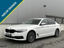 Wit, metallic lak Gebruikt 2020 BMW 530e Sedan | € 29.995 (Goede deal)