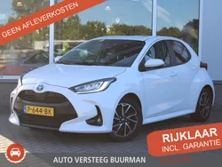 Wit Gebruikt 2022 Toyota Yaris Hybrid Hatchback | € 19.950 (Eerlijke prijs)