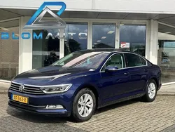 Blauw Gebruikt 2019 VW Passat Highline Sedan | € 18.400 (Goede deal)