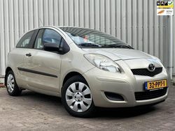 Beige, metallic lak Gebruikt 2011 Toyota Yaris Comfort Hatchback | € 3.950 (Eerlijke prijs)