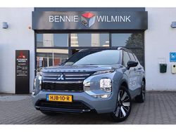 Moonstone grey (grijs metallic) Gebruikt 2025 Mitsubishi Outlander P-HEV Instyle SUV | € 57.995