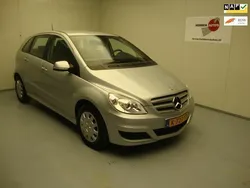 Grijs, metallic lak Gebruikt 2010 Mercedes B180 Business MPV | € 8.940 (Duur)