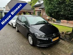 Zwart, metallic lak Gebruikt 2018 VW Golf Sportsvan Highline MPV | € 19.949 (Iets duurder)