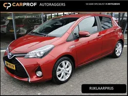 Rood Gebruikt 2015 Toyota Yaris Hybrid Hatchback | € 13.495 (Eerlijke prijs)
