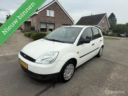Wit Gebruikt 2002 Ford Fiesta Ambiente Hatchback | € 799 (Eerlijke prijs)