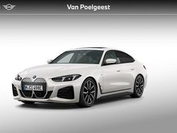 Mineralweiss metallic (wit metallic) Nieuw 2025 BMW i4 M Sport Sedan | € 71.277 (Super prijs)