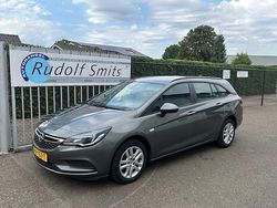 Grijs (metallic) Gebruikt 2016 Opel Astra Edition Stationwagen | € 5.250 (Eerlijke prijs)