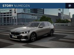 Grijs Nieuw 2025 BMW 530e Comfort Edition Stationwagen | € 89.764 (Eerlijke prijs)