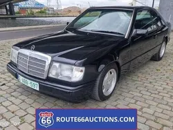 Zwart Gebruikt 1988 Mercedes 230 | € 6.500